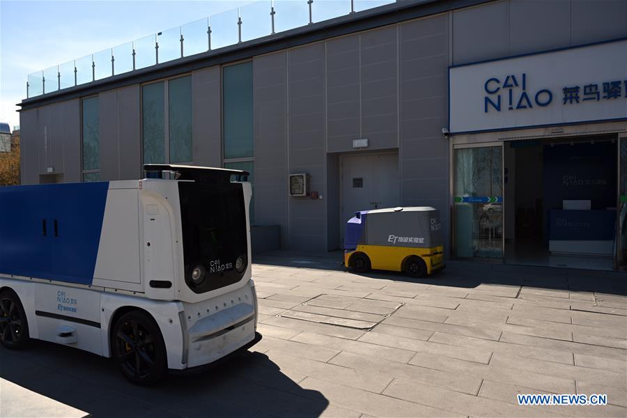 An unmanned express delivery vehicle runs to a Cainiao Network Station in Xiongan New Area, north China''s Hebei Province on March 31, 2019. The unmanned express delivery vehicle, independently researched and developed by Cainiao Network, Alibaba''s logistics arm, was recently put into service at Xiongan citizen service center. The new energy vehicle can convey about 200 small packages at one time from delivery station to intelligent cabinet. (Xinhua/Jin Liangkuai)